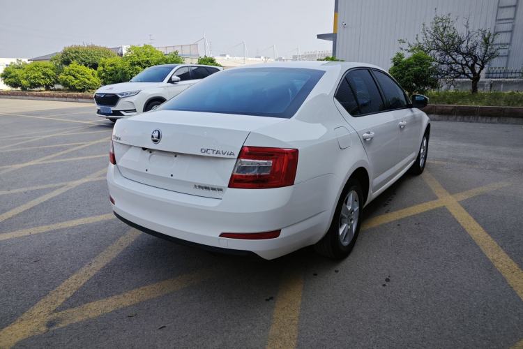Used Skoda Octavia 2017 Classic Model 1.6L Automatic Standard Edition Exterior 5