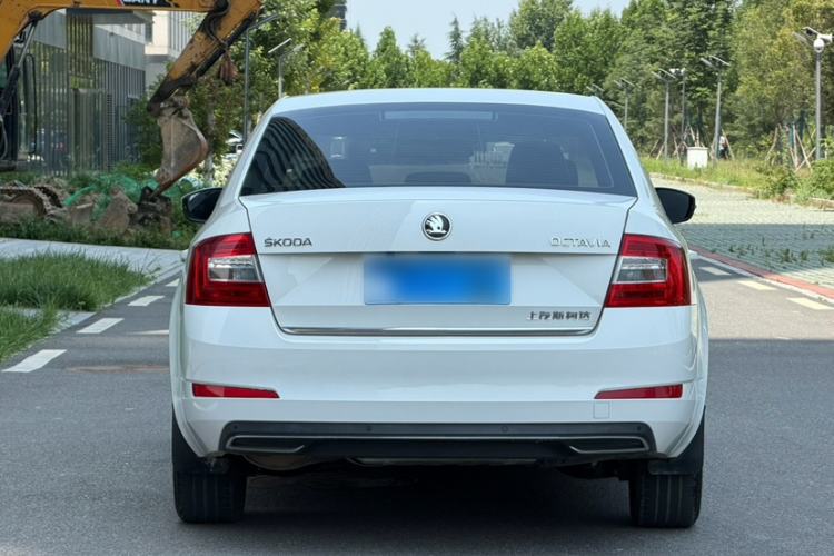 Used Skoda Octavia 2017 1.6L Automatic Smart Drive Edition Exterior 5