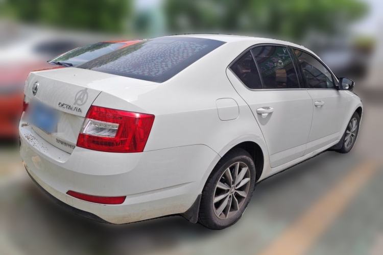 Used Skoda Octavia 2017 Classic Model 1.6L Automatic Comfort Edition Exterior 5