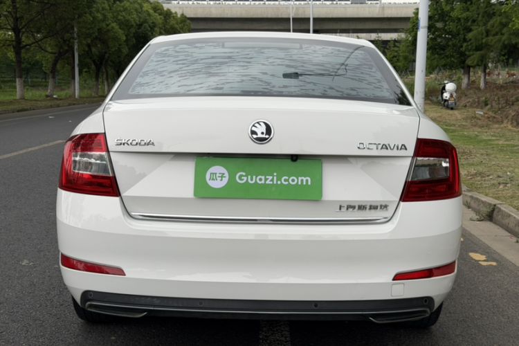 Used Skoda Octavia 2017 1.6L Automatic Smart Drive Edition Exterior 5