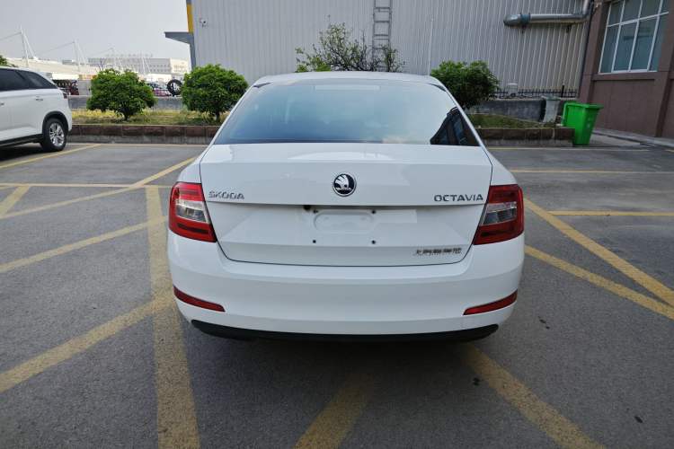Used Skoda Octavia 2017 Classic Model 1.6L Automatic Standard Edition Exterior 6