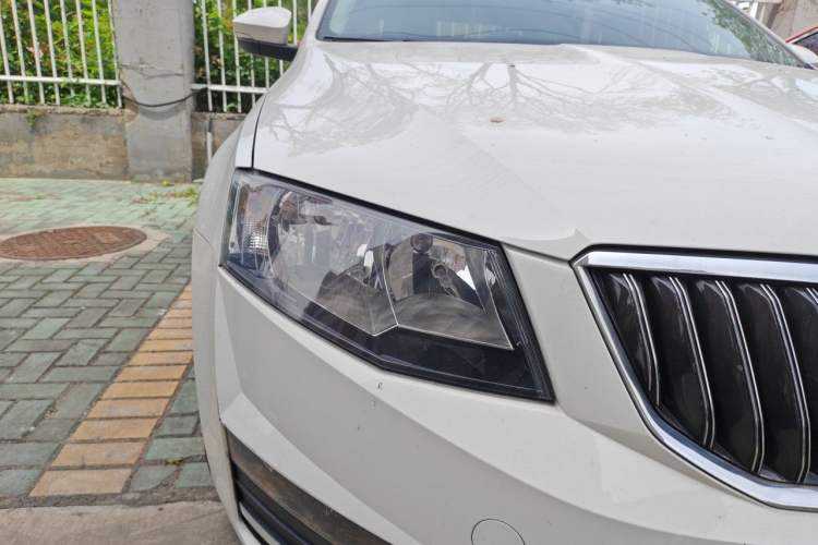 Used Skoda Octavia 2017 Classic Model 1.6L Automatic Comfort Edition Exterior 6