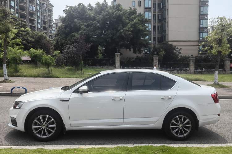 Used Skoda Octavia 2017 1.6L Automatic Chuanxing Edition Exterior 6