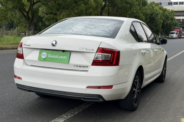 Used Skoda Octavia 2017 1.6L Automatic Smart Drive Edition Exterior 6