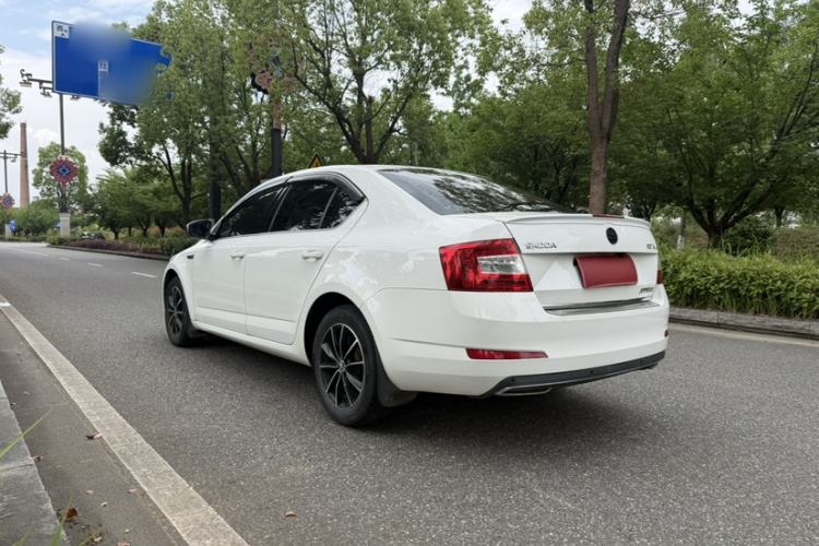 Used Skoda Octavia 2017 1.6L Automatic Smart Drive Edition Exterior 7
