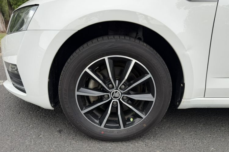 Used Skoda Octavia 2017 1.6L Automatic Smart Drive Edition Exterior 7