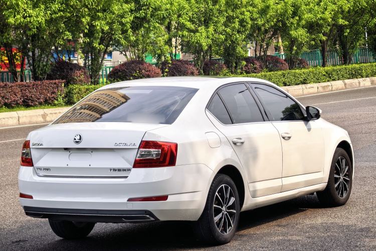 Used Skoda Octavia 2017 TSI280 DSG Smart Drive Edition Exterior 8