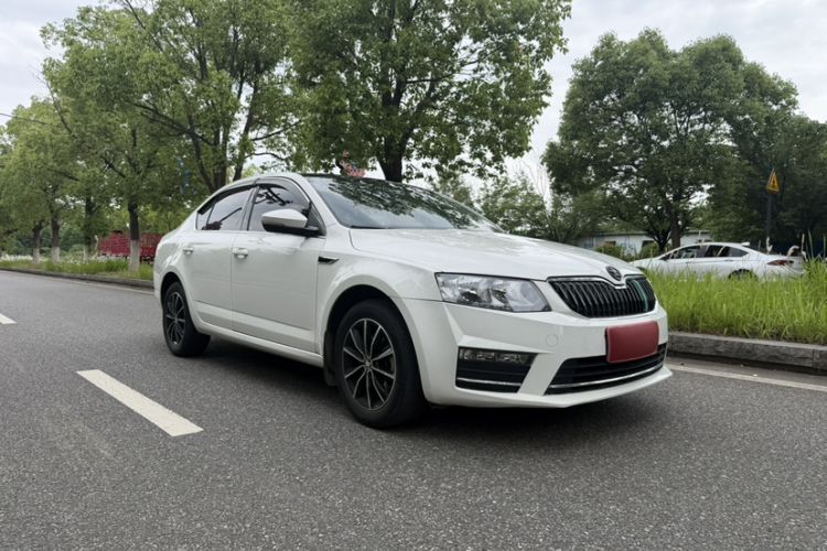 Used Skoda Octavia 2017 1.6L Automatic Smart Drive Edition Exterior 9