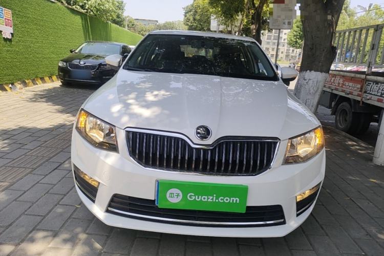 Used Skoda Octavia 2017 Classic Model 1.6L Manual Comfort Edition Front