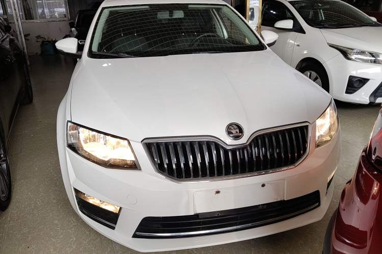 Used Skoda Octavia 2017 Classic Model 1.6L Automatic Comfort Edition Front