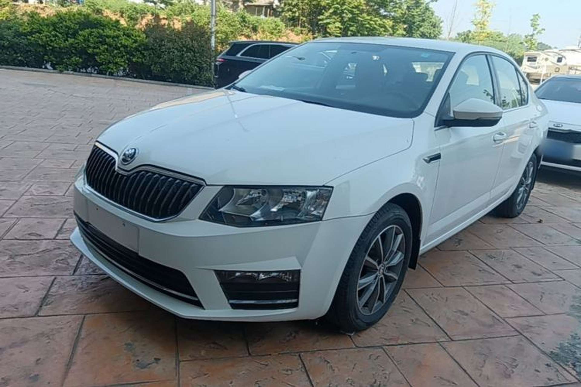 Used Skoda Octavia 2017 1.6L Automatic Chuanxing Edition Front Left 45 Deg