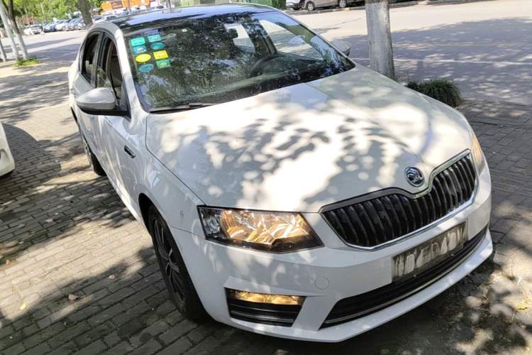 Used Skoda Octavia 2017 TSI280 DSG Smart Drive Edition Front Right 45 Deg