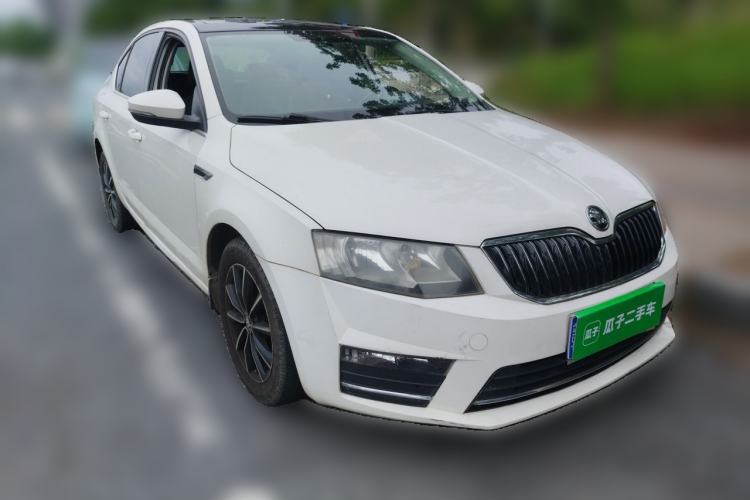 Used Skoda Octavia 2017 1.6L Manual Smart Drive Edition Front Right 45 Deg