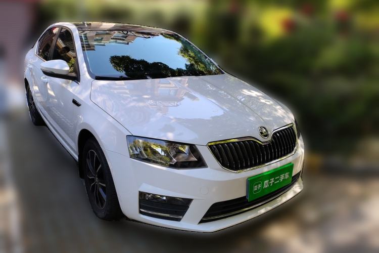 Used Skoda Octavia 2017 1.6L Automatic Smart Drive Edition Front Right 45 Deg