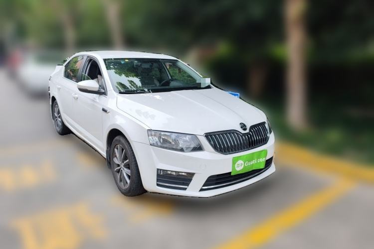 Used Skoda Octavia 2017 1.6L Automatic Chuanxing Edition Front Right 45 Deg