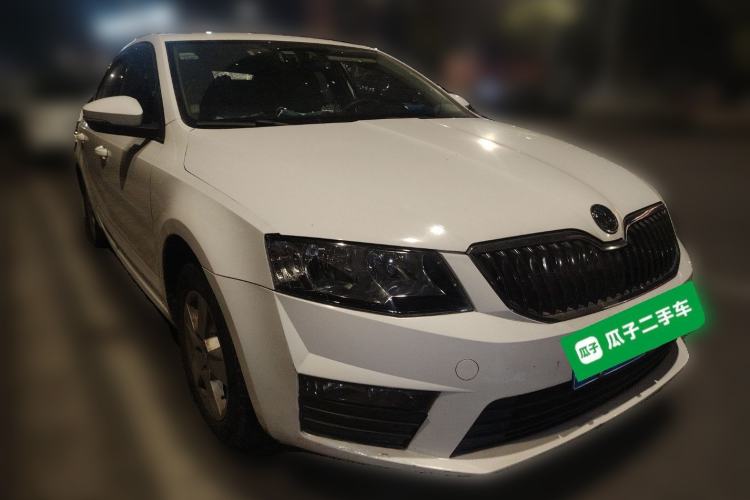 Used Skoda Octavia 2017 Classic Model 1.6L Manual Standard Edition Front Right 45 Deg