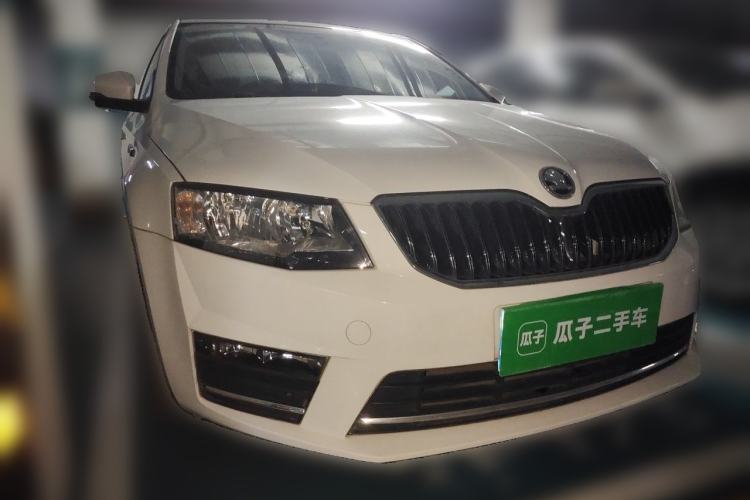 Used Skoda Octavia 2017 1.6L Manual Smart Drive Edition Front Right 45 Deg