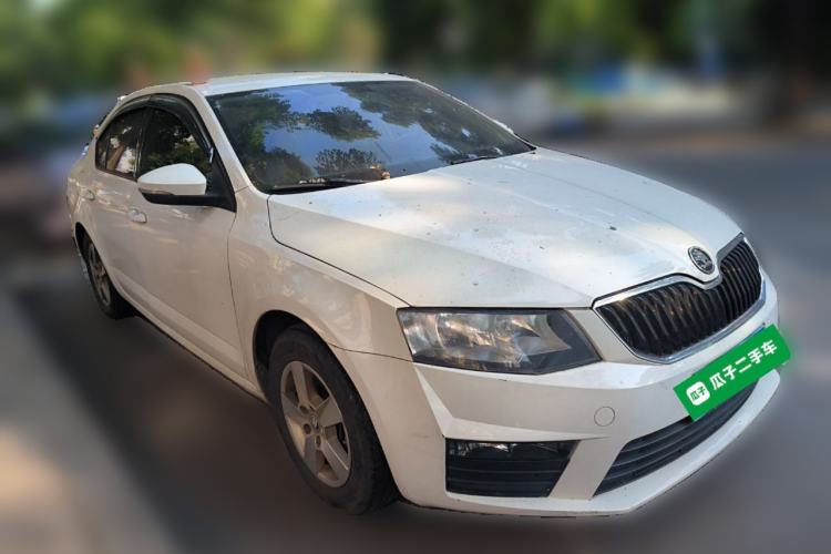 Used Skoda Octavia 2017 Classic Model 1.6L Automatic Standard Edition Front Right 45 Deg