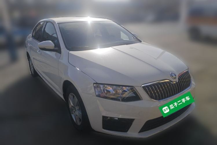 Used Skoda Octavia 2017 Classic Model 1.6L Automatic Standard Edition Front Right 45 Deg