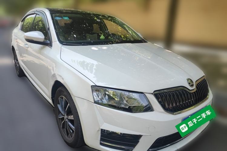 Used Skoda Octavia 2017 1.6L Automatic Smart Drive Edition Front Right 45 Deg