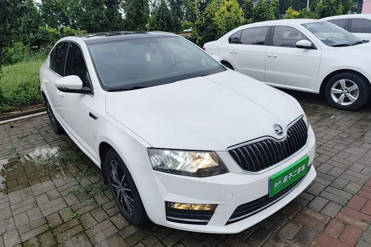 Used Skoda Octavia 2017 1.6L Automatic Smart Drive Edition Front Right 45 Deg