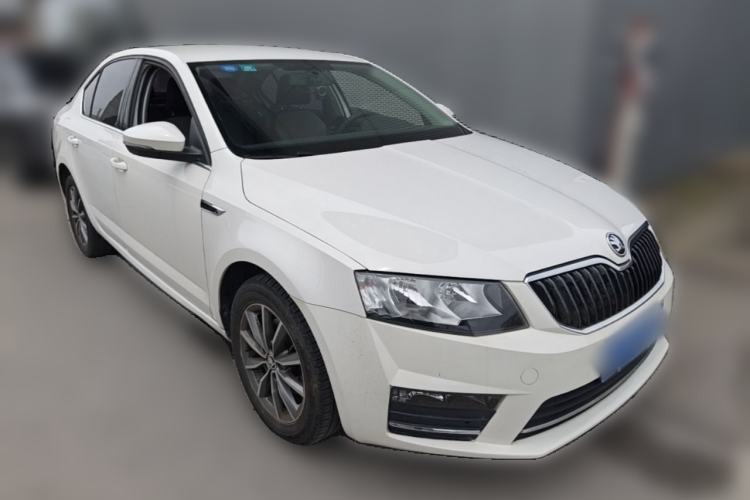 Used Skoda Octavia 2017 1.6L Automatic Chuanxing Edition Front Right 45 Deg