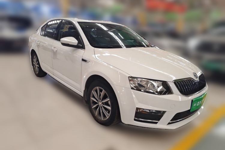 Used Skoda Octavia 2017 1.6L Automatic Front-Wheel Drive Model Front Right 45 Deg