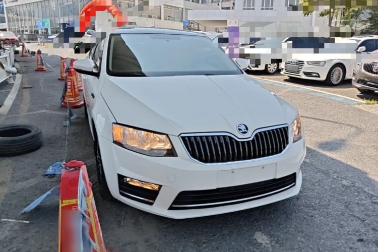 Used Skoda Octavia 2017 1.6L Automatic Smart Drive Edition Front Right 45 Deg