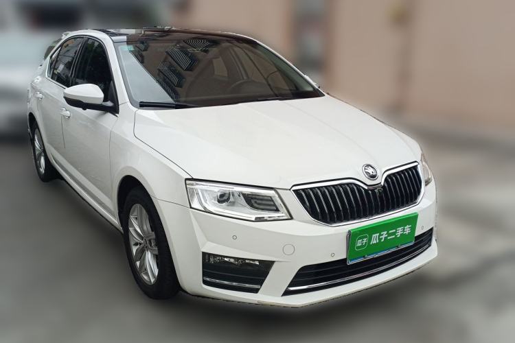 Used Skoda Octavia 2017 1.6L Automatic Smart Drive Edition Front Right 45 Deg
