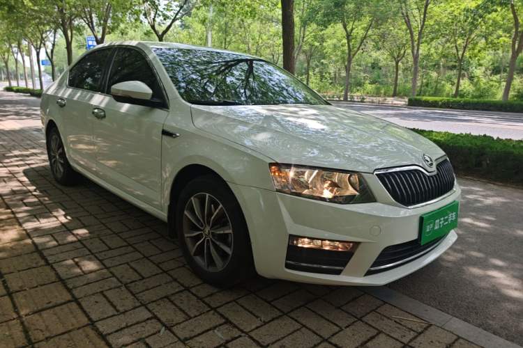 Used Skoda Octavia 2017 1.6L Manual Trend Edition Front Right 45 Deg
