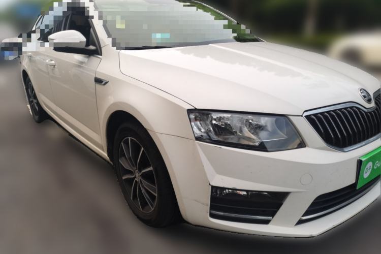 Used Skoda Octavia 2017 1.6L Manual Smart Drive Edition Front Right 45 Deg