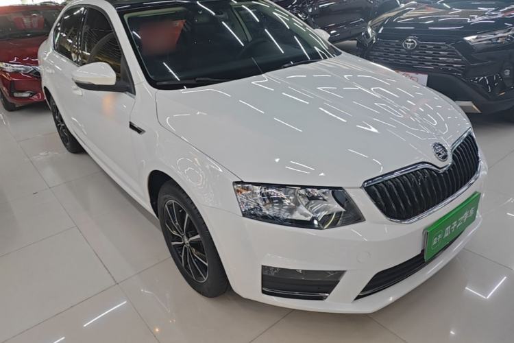 Used Skoda Octavia 2017 1.6L Automatic Smart Drive Edition Front Right 45 Deg