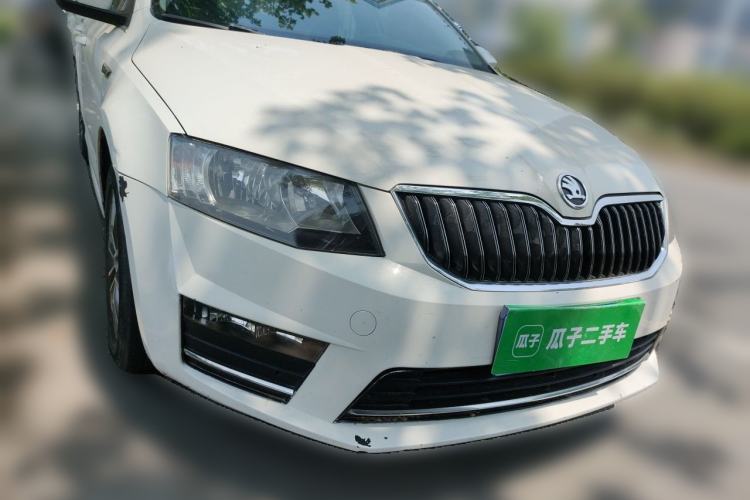 Used Skoda Octavia 2017 1.6L Automatic Chuanxing Edition Front Right 45 Deg