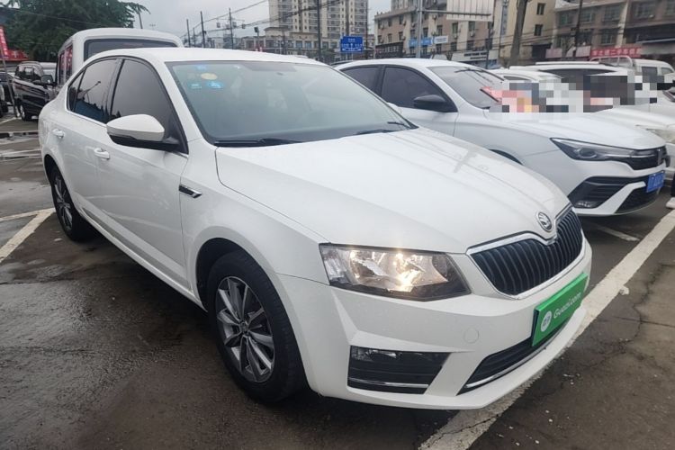 Used Skoda Octavia 2017 1.6L Automatic Chuanxing Edition Front Right 45 Deg