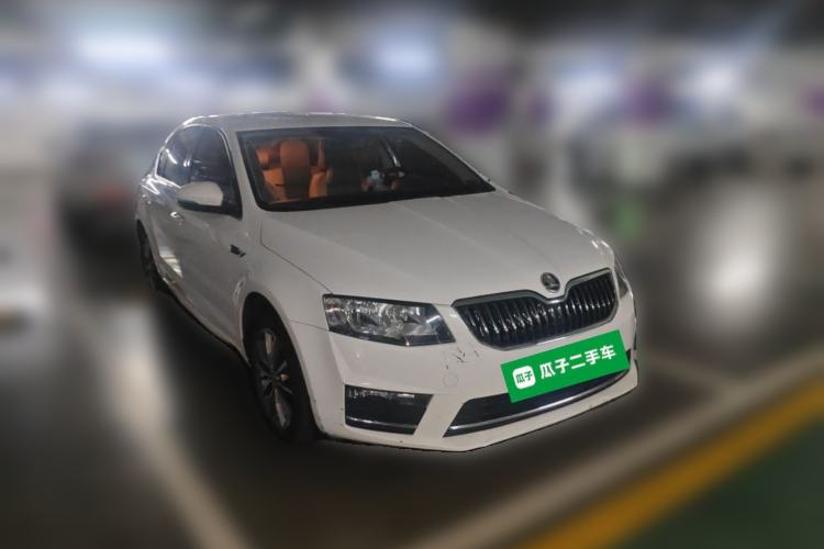 Used Skoda Octavia 2017 1.6L Automatic Chuanxing Edition Front Right 45 Deg