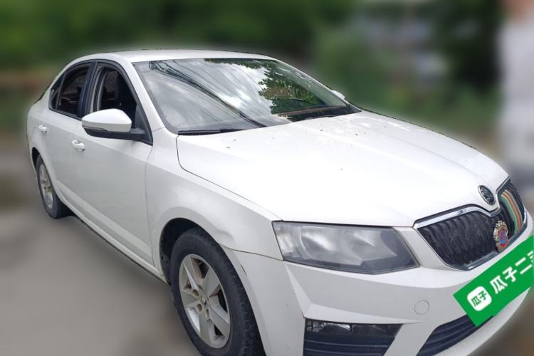 Used Skoda Octavia 2017 Classic Model 1.6L Manual Standard Edition Front Right 45 Deg