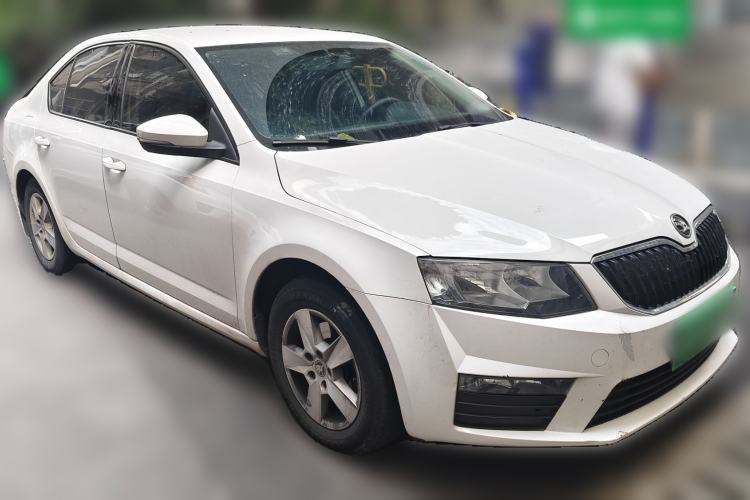 Used Skoda Octavia 2017 Classic Model 1.6L Automatic Standard Edition Front Right 45 Deg