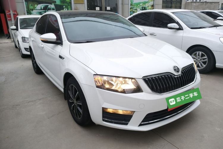 Used Skoda Octavia 2017 1.6L Automatic Smart Drive Edition Front Right 45 Deg