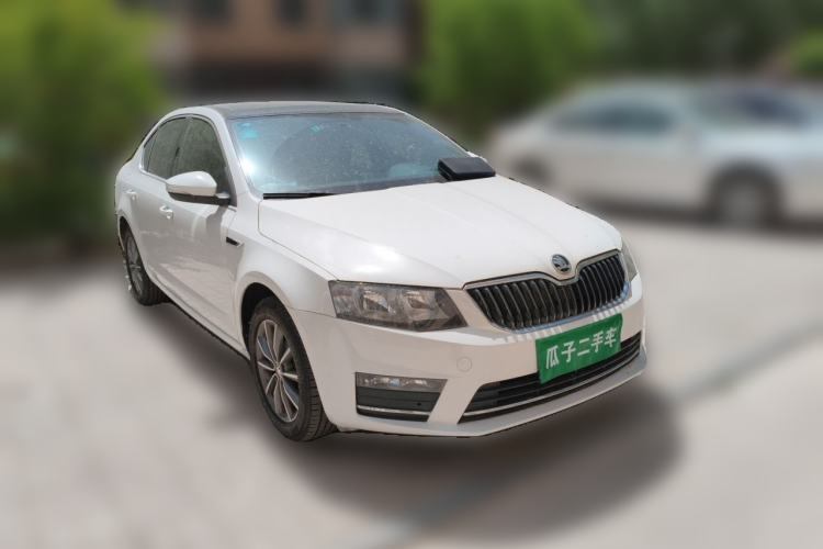 Used Skoda Octavia 2017 1.6L Automatic Chuanxing Edition Front Right 45 Deg