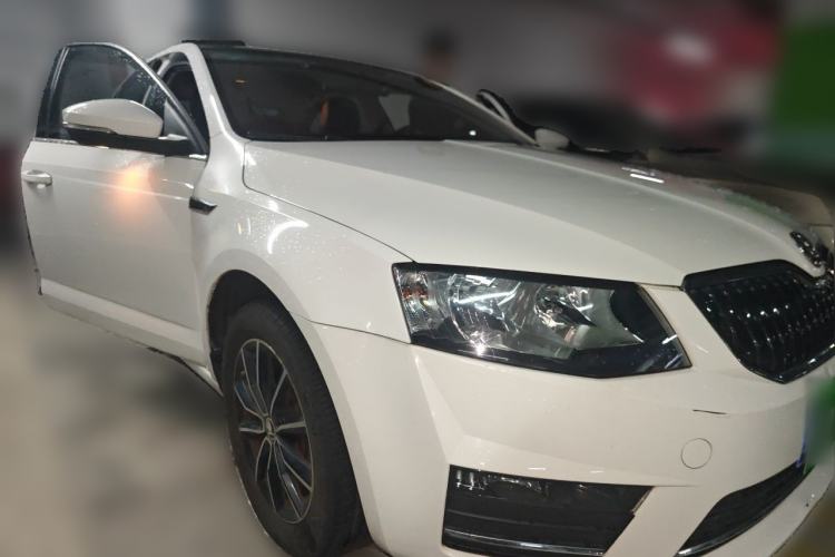 Used Skoda Octavia 2017 Classic Model 1.6L Automatic Comfort Edition Front Right 45 Deg