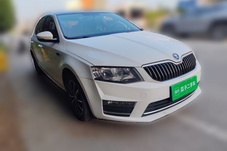 Used Skoda Octavia 2017 1.6L Automatic Smart Drive Edition Front Right 45 Deg
