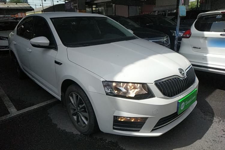 Used Skoda Octavia 2017 1.6L Automatic Chuanxing Edition Front Right 45 Deg