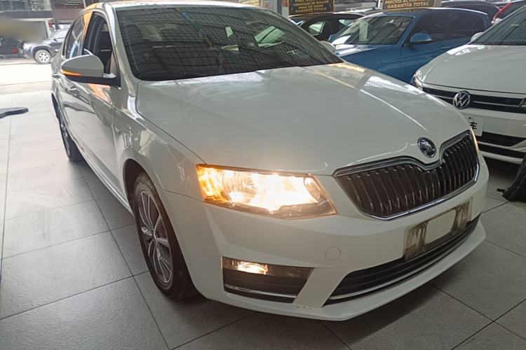 Used Skoda Octavia 2017 Classic Model 1.6L Manual Comfort Edition Front Right 45 Deg