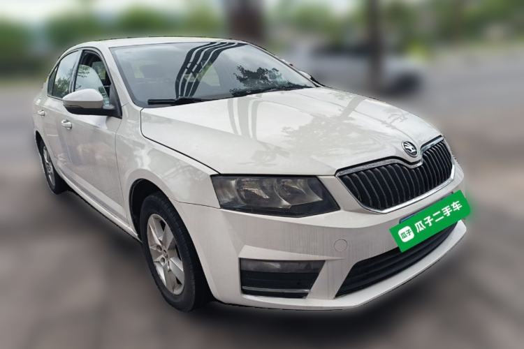 Used Skoda Octavia 2017 Classic Model 1.6L Automatic Standard Edition Front Right 45 Deg