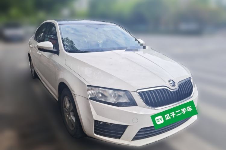Used Skoda Octavia 2017 Classic Model 1.6L Automatic Standard Edition Front Right 45 Deg