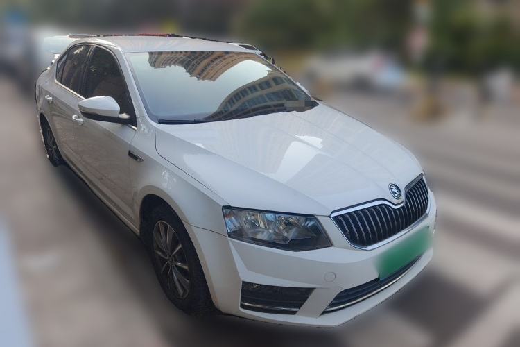 Used Skoda Octavia 2017 1.6L Automatic Chuanxing Edition Front Right 45 Deg
