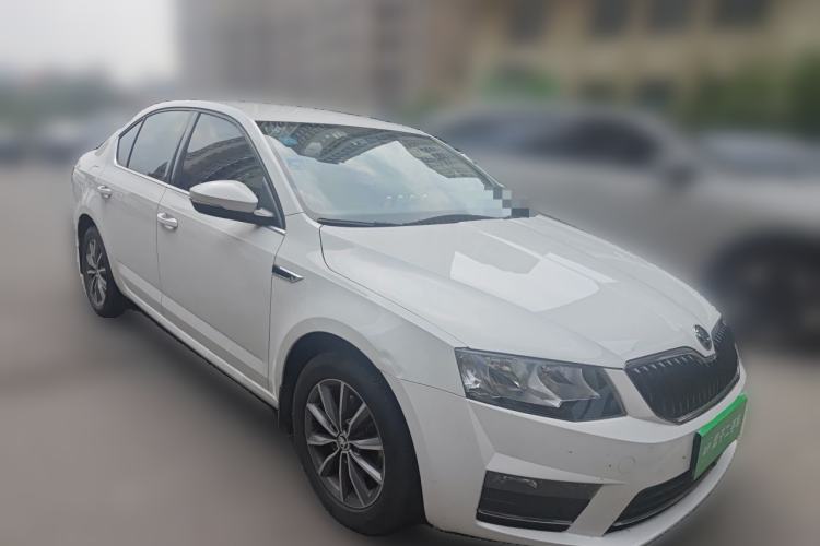 Used Skoda Octavia 2017 1.6L Automatic Chuanxing Edition Front Right 45 Deg
