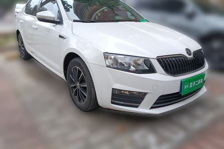 Used Skoda Octavia 2017 1.6L Automatic Smart Drive Edition Front Right 45 Deg