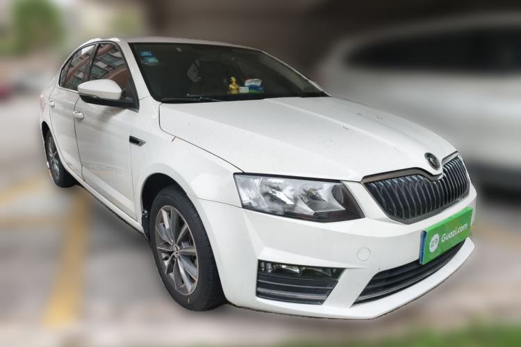 Used Skoda Octavia 2017 1.6L Automatic Front-Wheel Drive Model Front Right 45 Deg