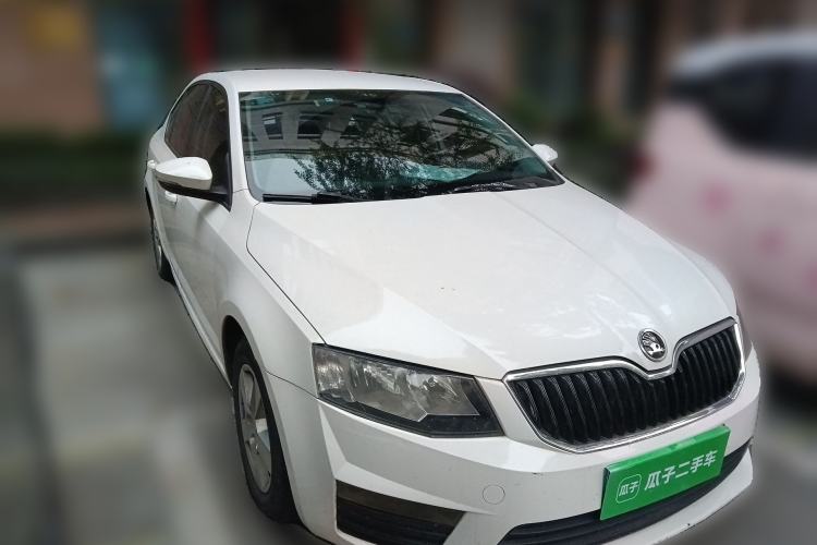 Used Skoda Octavia 2017 Classic Model 1.6L Manual Standard Edition Front Right 45 Deg